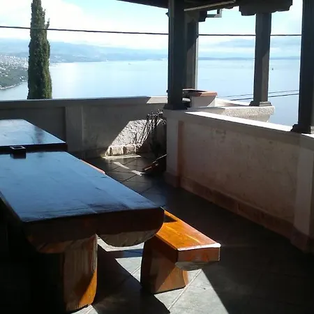 Sea View Apartment *